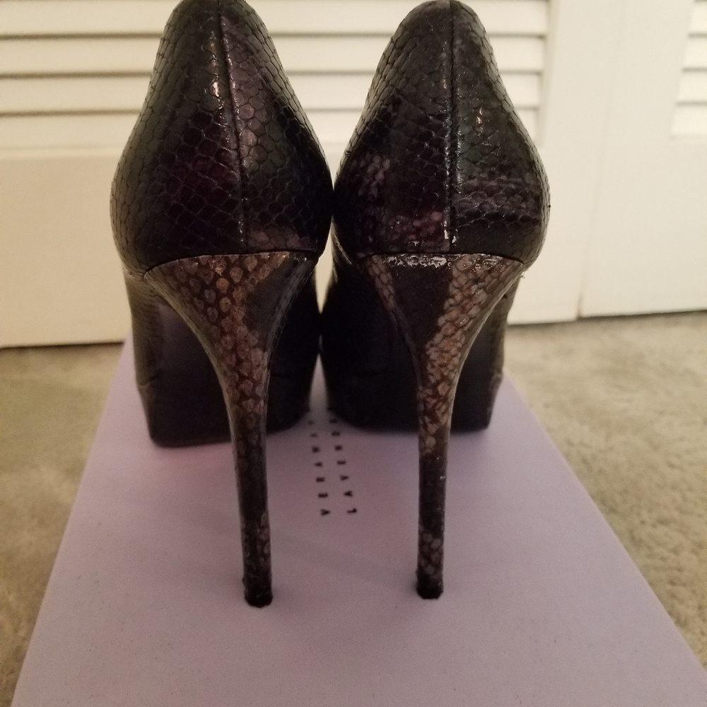 Vera Wang Lavender Python Snake Pump 41 - image 2